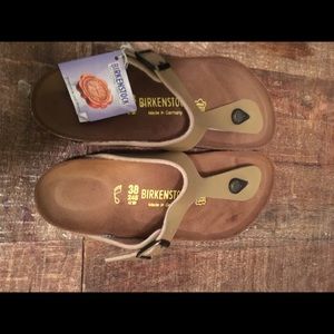 NWT gold Birkenstock Gizeh Sandals